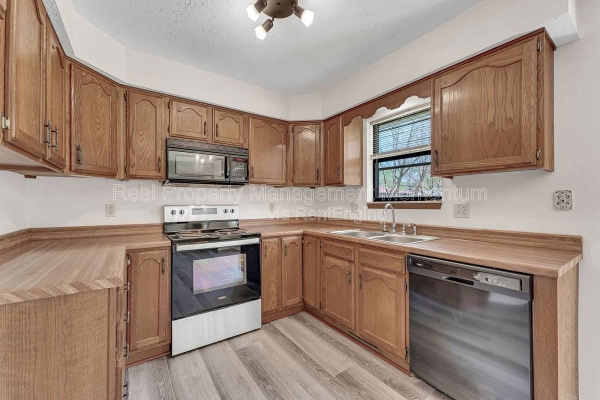 2240 S Kansas Ave - Photo 3 of 10