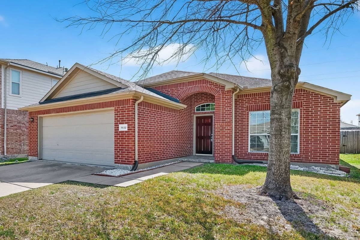9830 Lynette Falls Dr - Photo 2 of 10