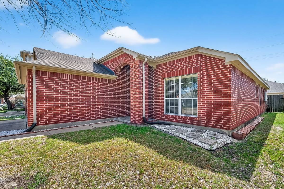 9830 Lynette Falls Dr - Photo 3 of 10