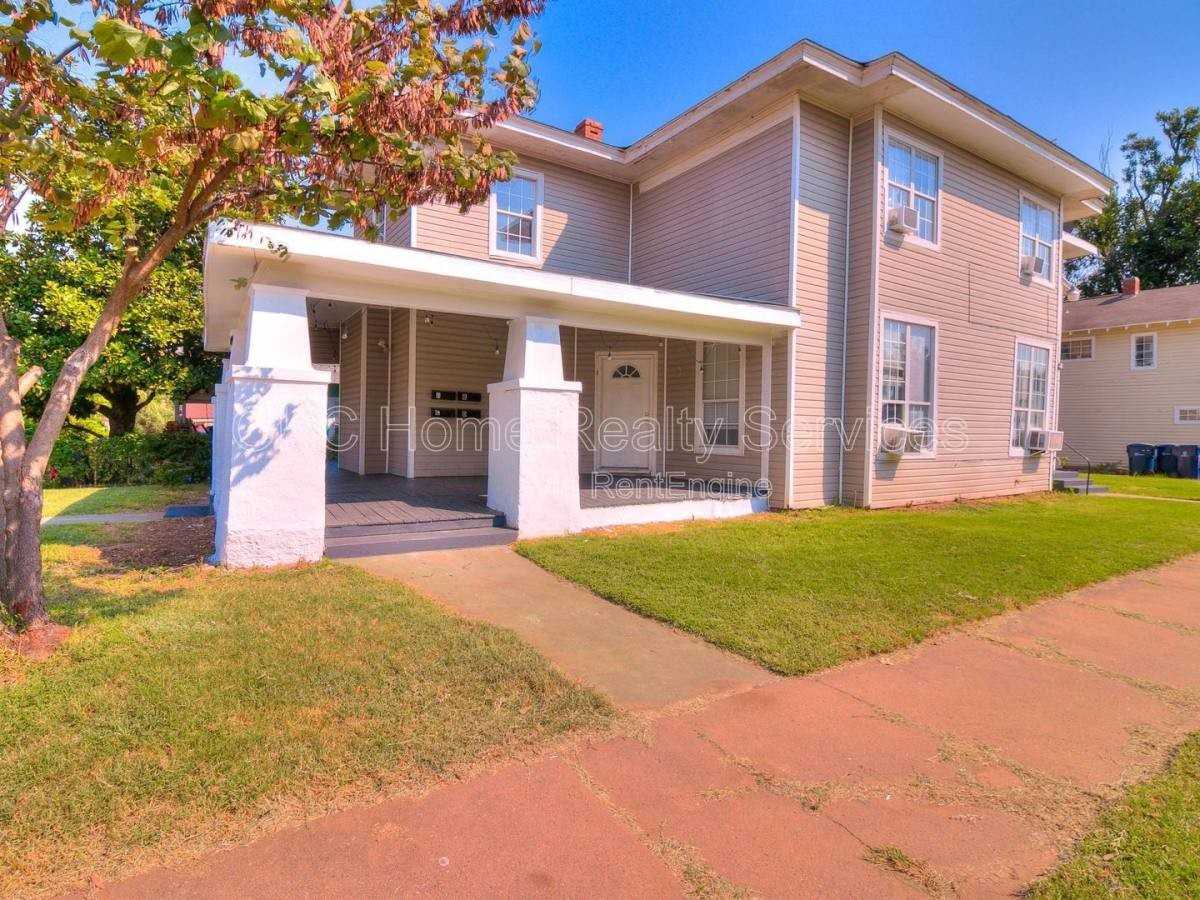 1740 Nw 11th St #D - Photo 3 of 10