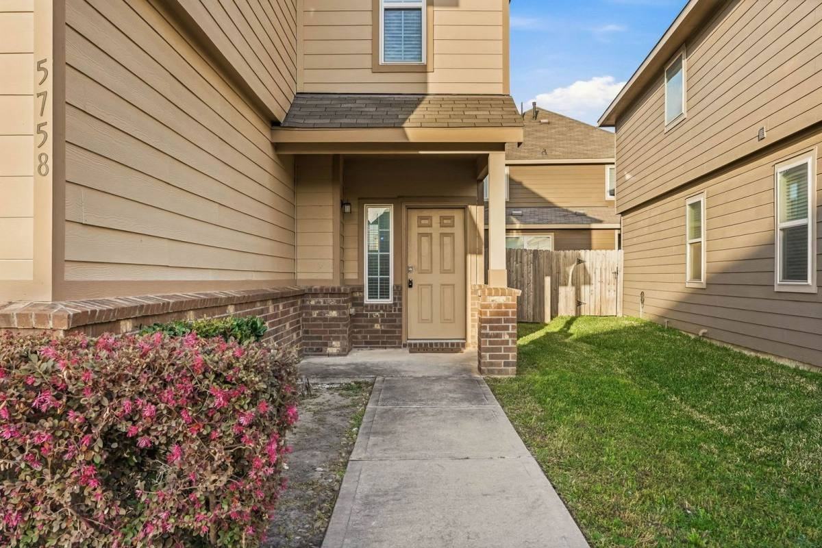 5758 Manning Creek Trl - Photo 3 of 10