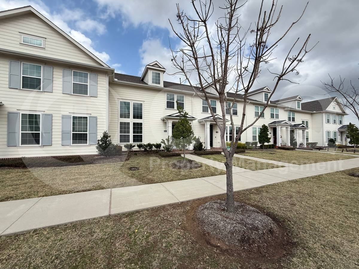 12926 Leopold Trl - Photo 2 of 10