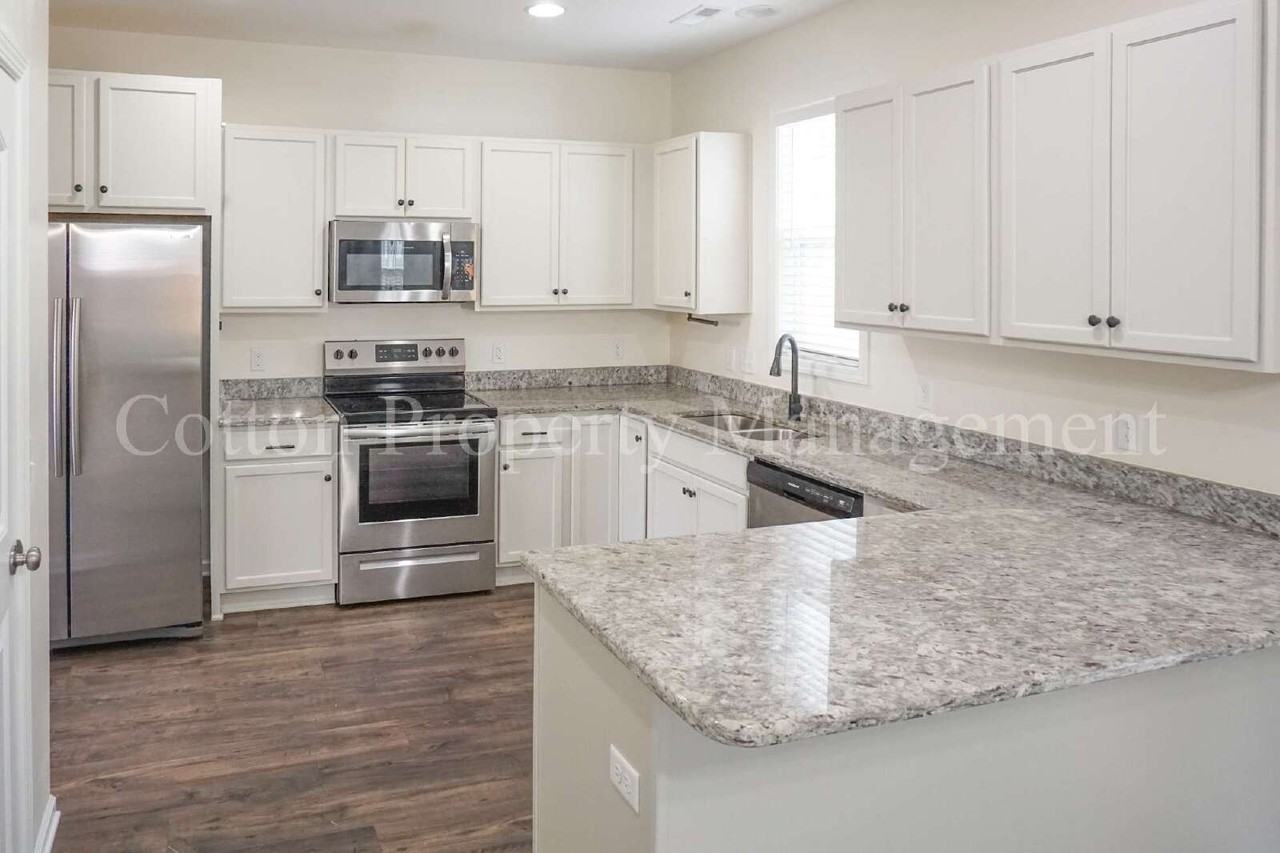 9343 Cassadine Ct - Photo 7 of 30