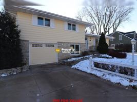 featured image of 301 E Mcarthur St