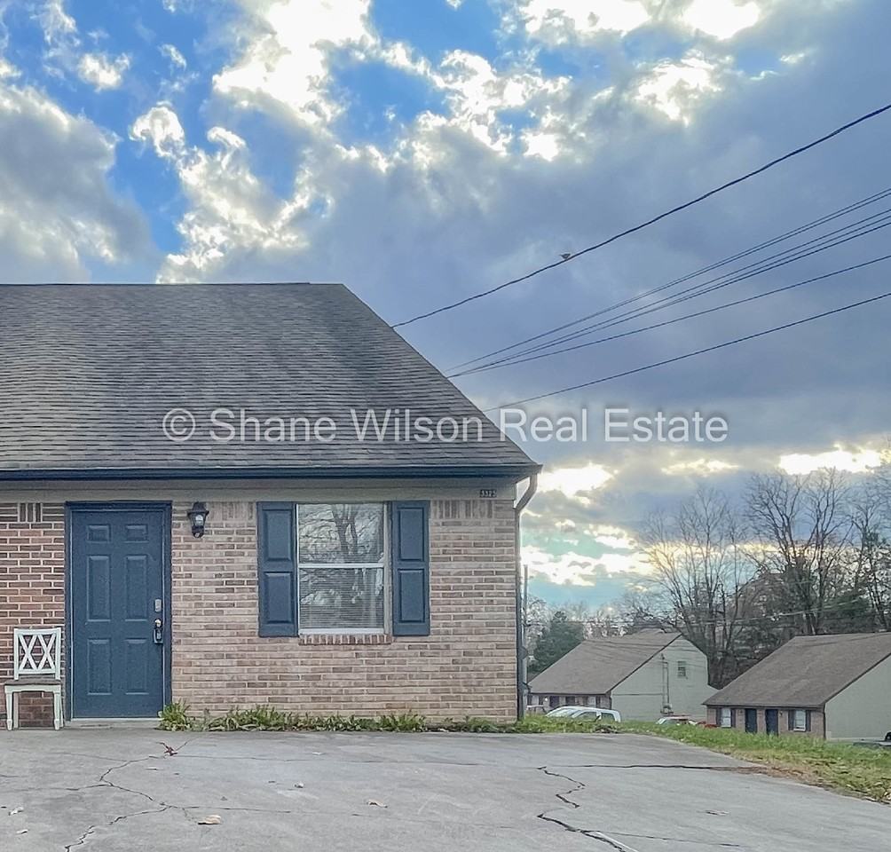 3323 Steeple Cir Ne - Photo 2 of 17