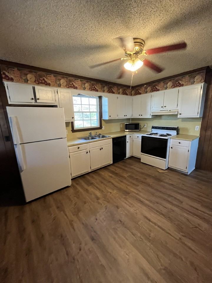 3935 Yokley St - Photo 3 of 11