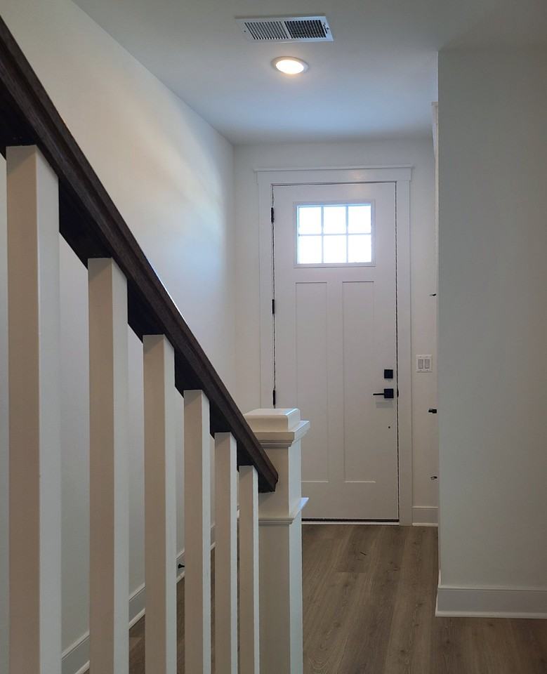 5046 Bigleaf Rd - Photo 2 of 33