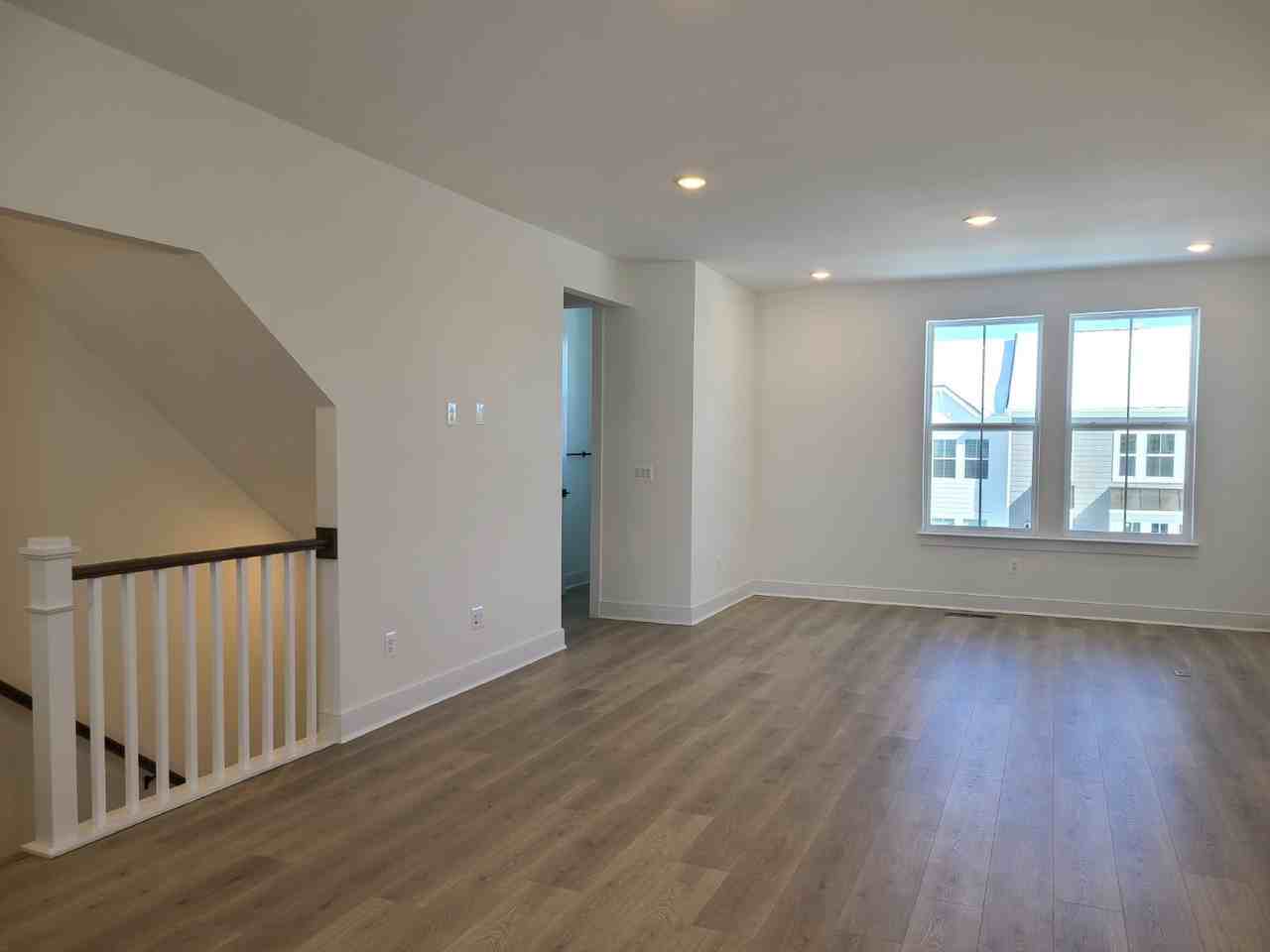 5046 Bigleaf Rd - Photo 3 of 33