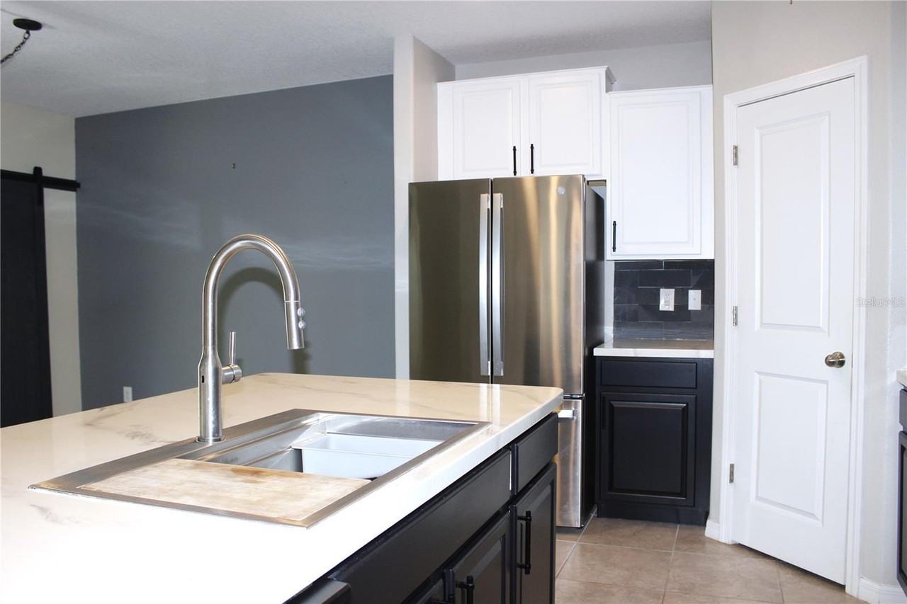 17035 Peaceful Valley Dr - Photo 5 of 21