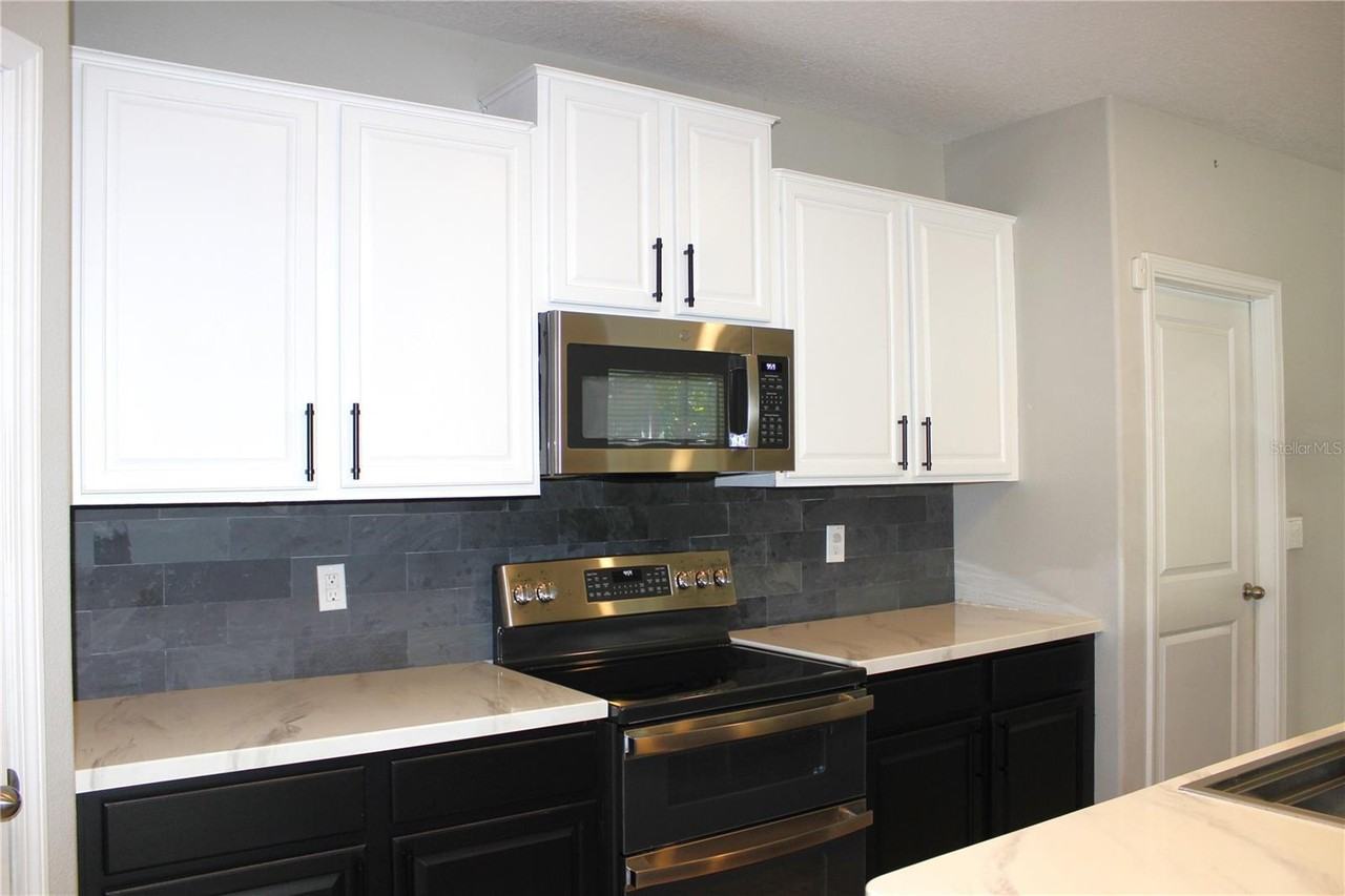 17035 Peaceful Valley Dr - Photo 6 of 21