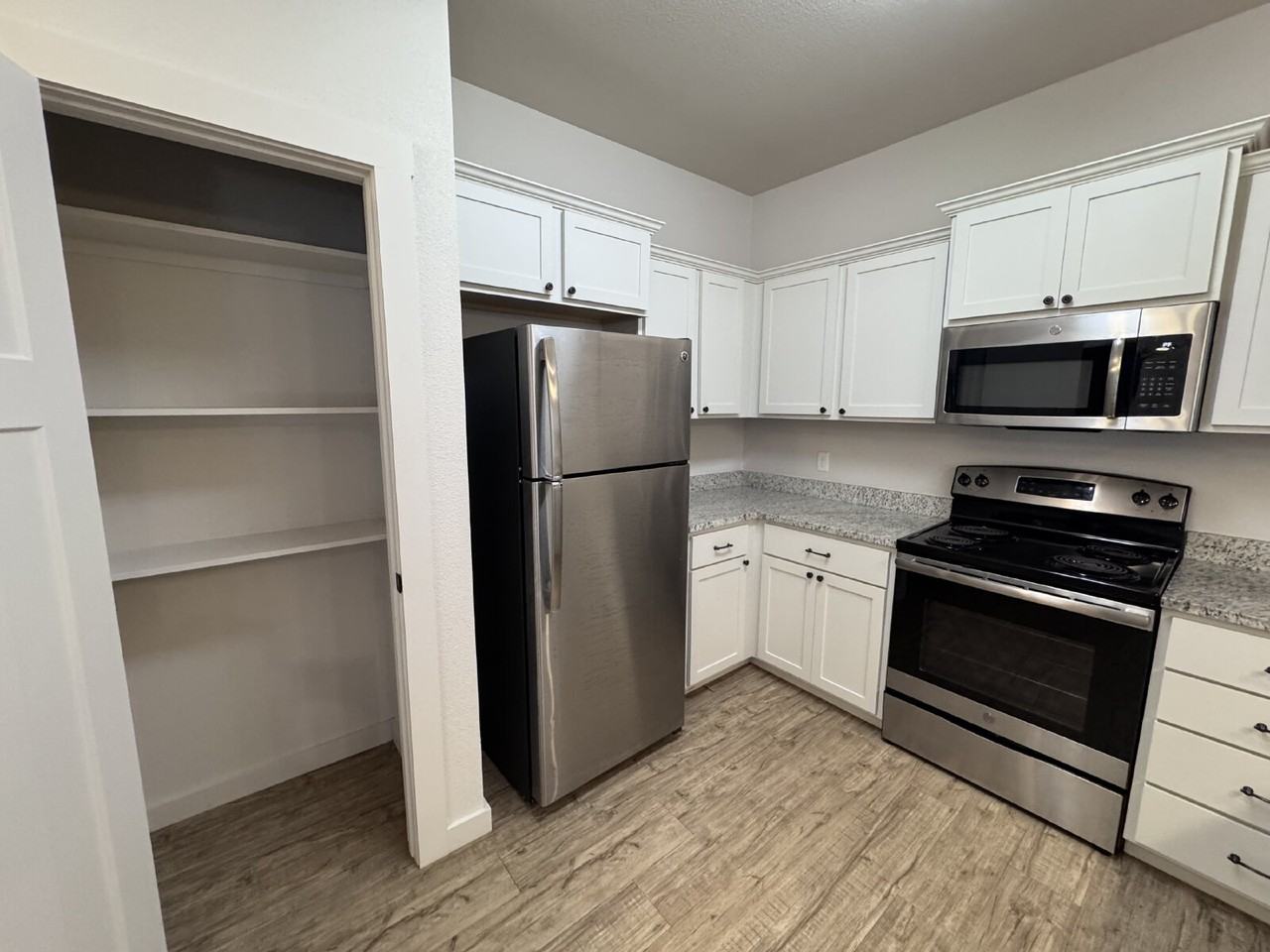 2101 9th St - Photo 6 of 19