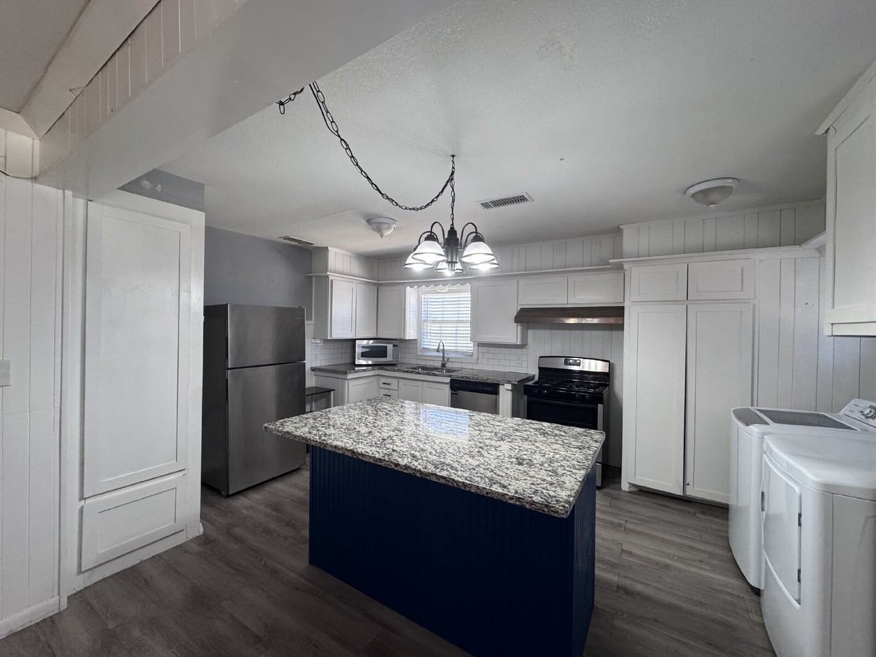 2614 31st St - Photo 4 of 14