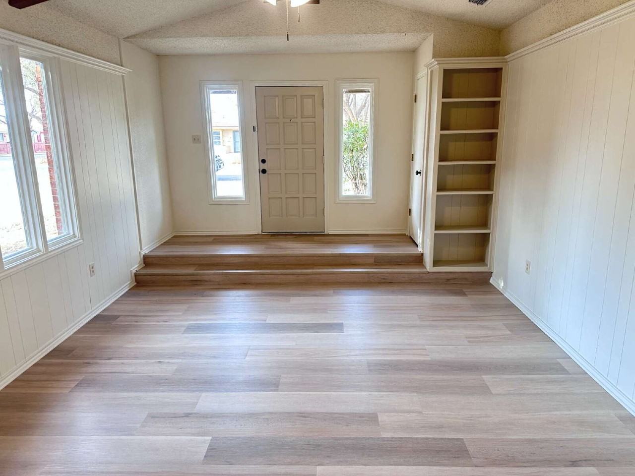 2217 33rd St - Photo 4 of 14