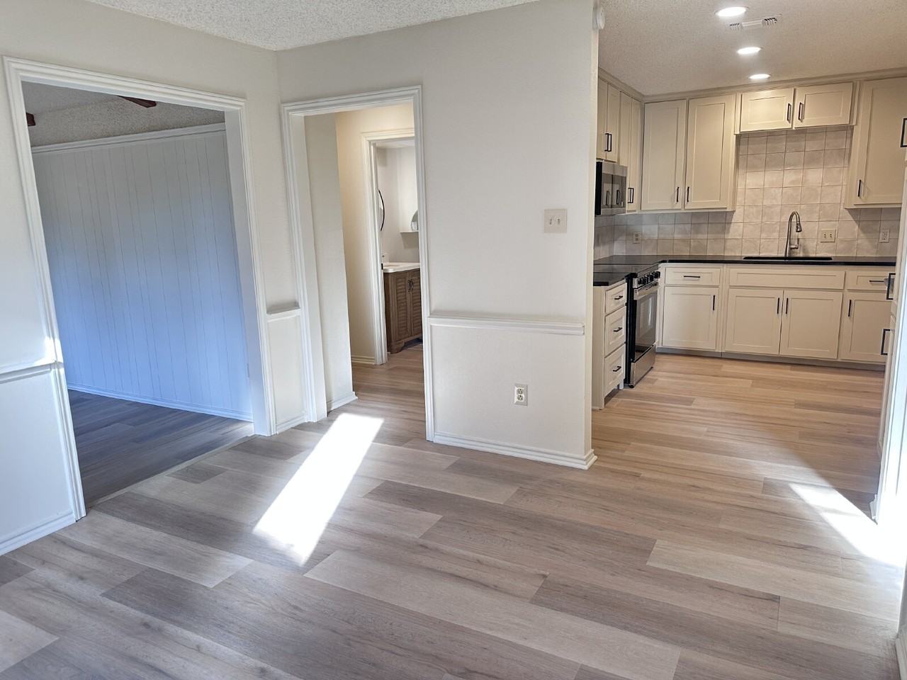 2217 33rd St - Photo 5 of 14