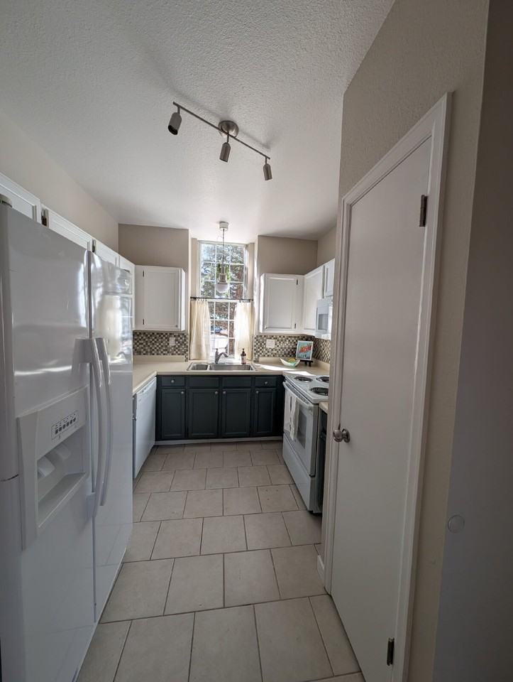 3158 S Halifax St - Photo 5 of 21