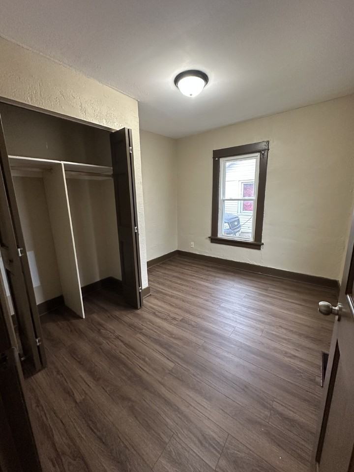 108 W Holmes St - Photo 3 of 14