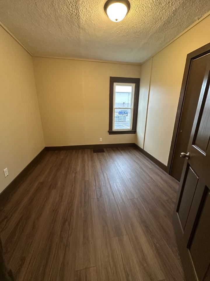 108 W Holmes St - Photo 5 of 14