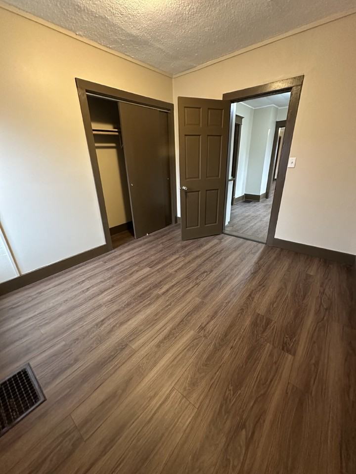 108 W Holmes St - Photo 6 of 14