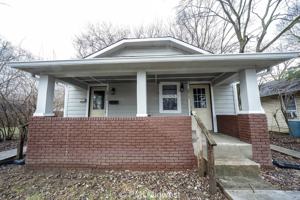 featured image of 2932 N Dearborn St Unit B