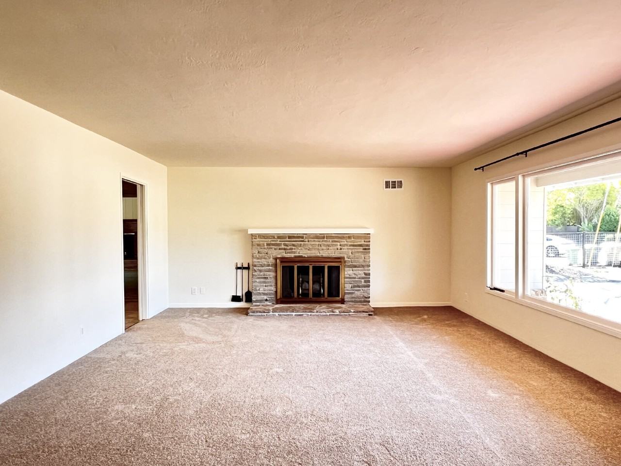 25 Sea Way - Photo 2 of 20