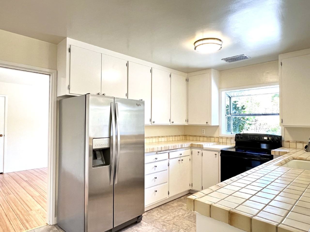 25 Sea Way - Photo 3 of 20