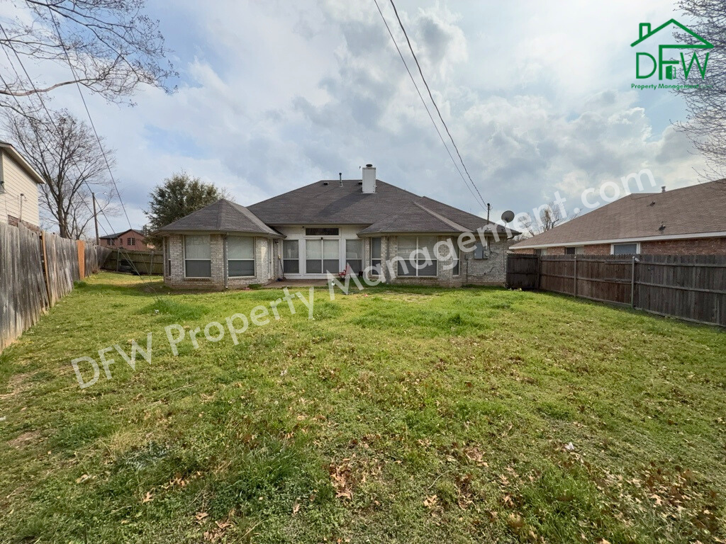 317 Oak Meadow Ln - Photo 2 of 3