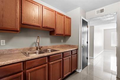 732 Teichelkamp Dr - Photo 5 of 32