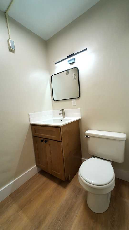 202 S High St - Photo 3 of 8