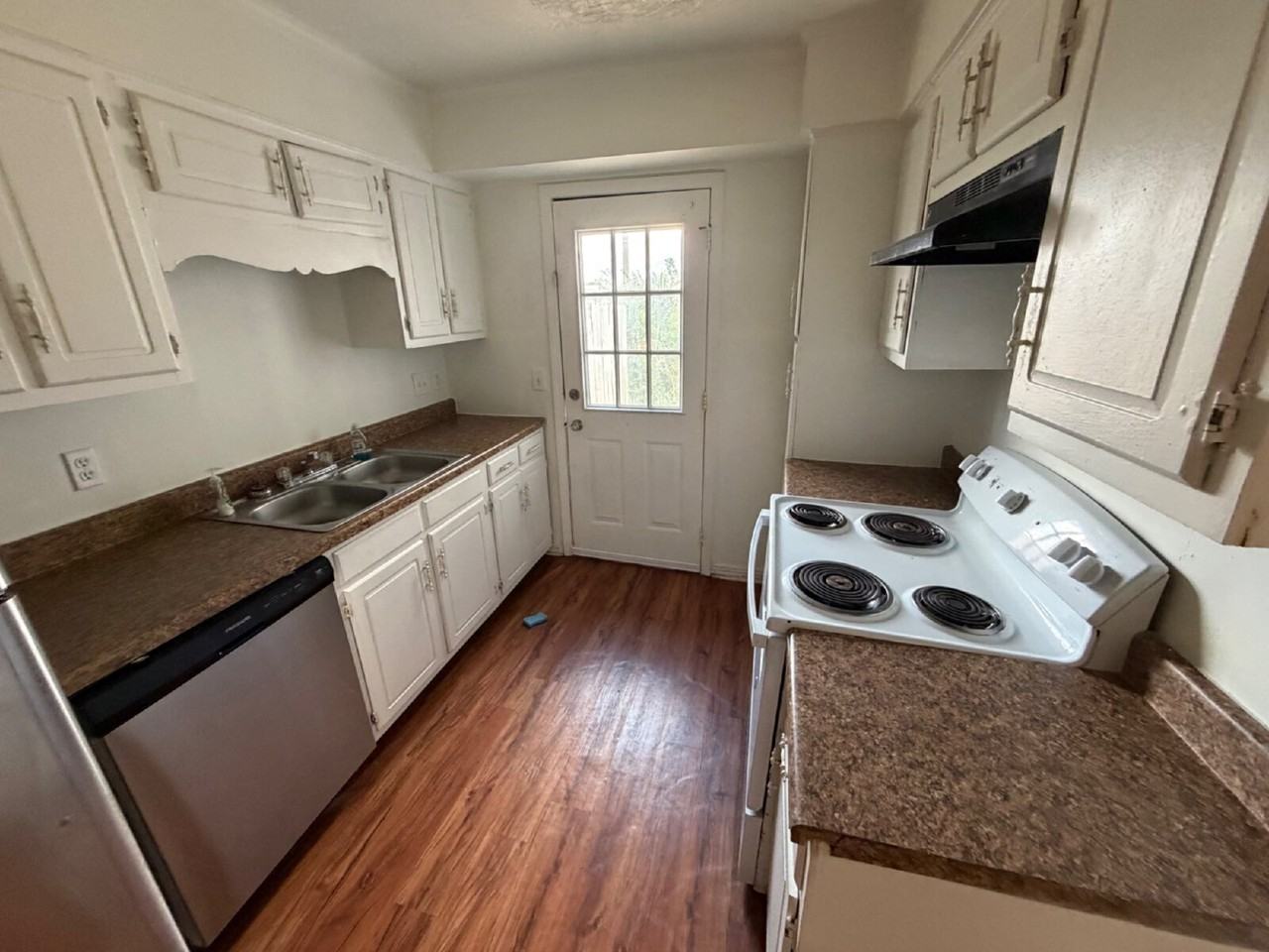 1202 Jamestown Way - Photo 3 of 28