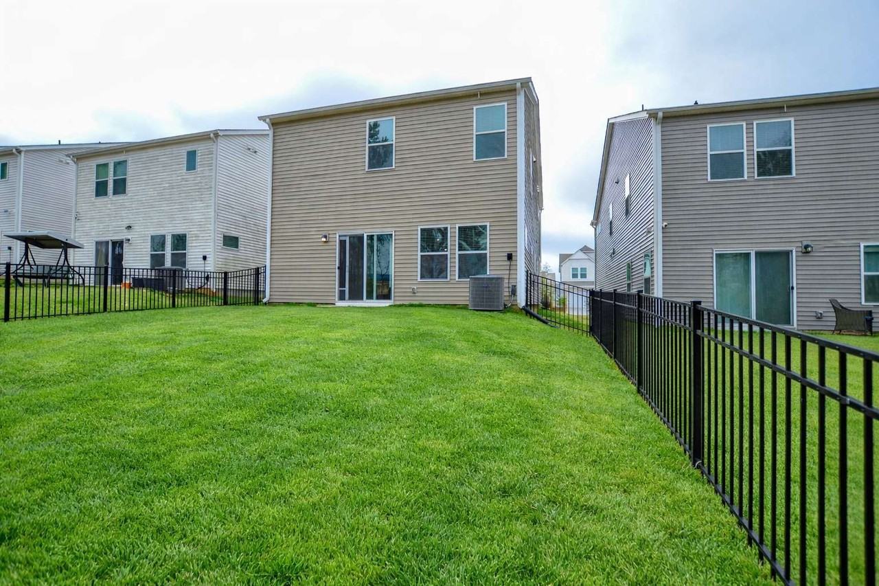 530 Palmarosa St - Photo 2 of 22