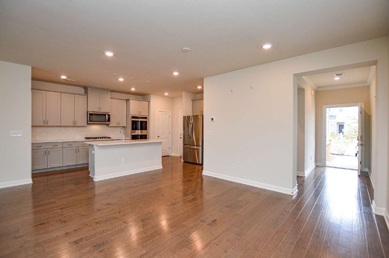 530 Palmarosa St - Photo 5 of 22