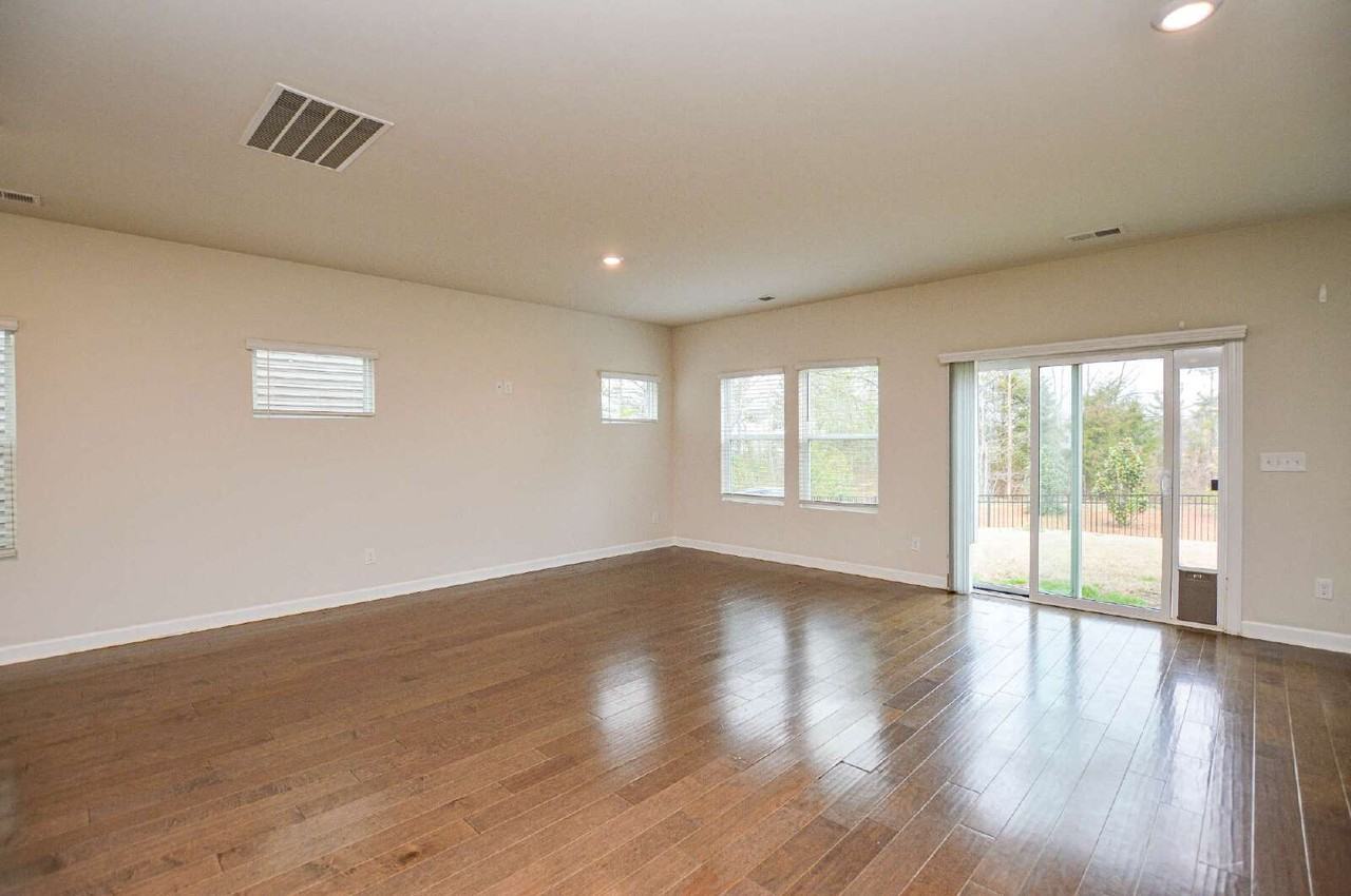 530 Palmarosa St - Photo 6 of 22