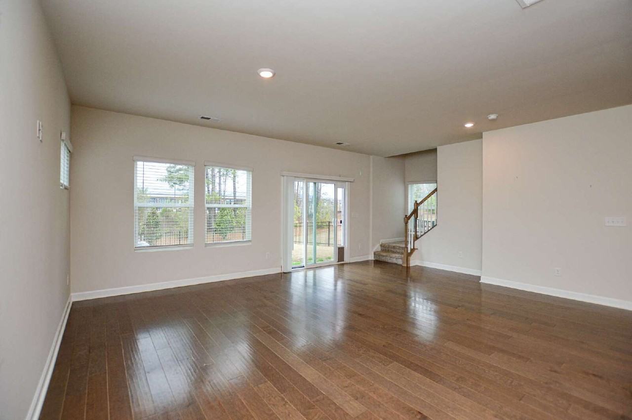 530 Palmarosa St - Photo 7 of 22