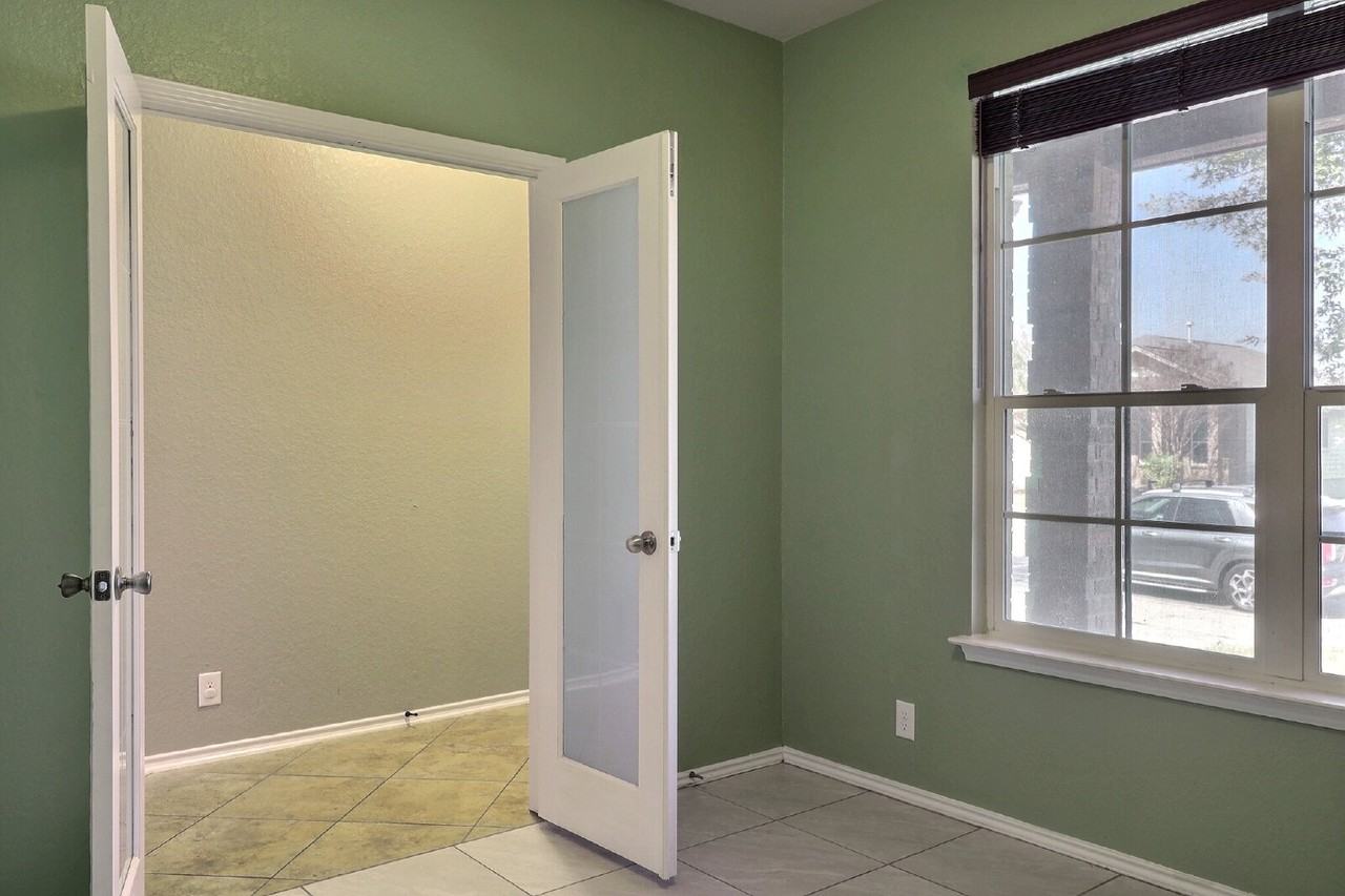 211 Finch Knl - Photo 4 of 19