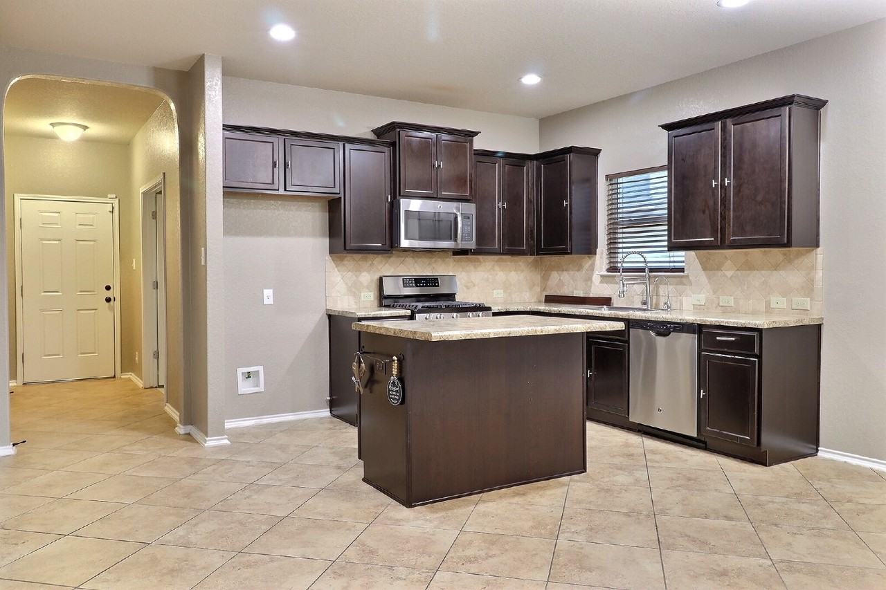 211 Finch Knl - Photo 6 of 19