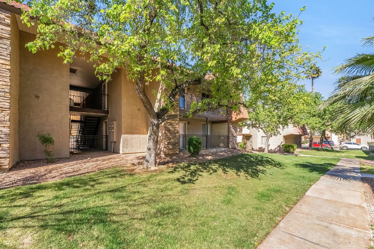 5001 River Glen Dr - Photo 2 of 31