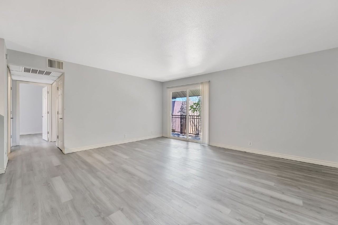 5001 River Glen Dr - Photo 5 of 31