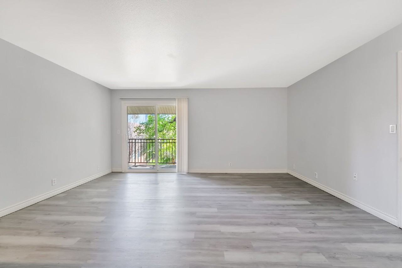 5001 River Glen Dr - Photo 6 of 31