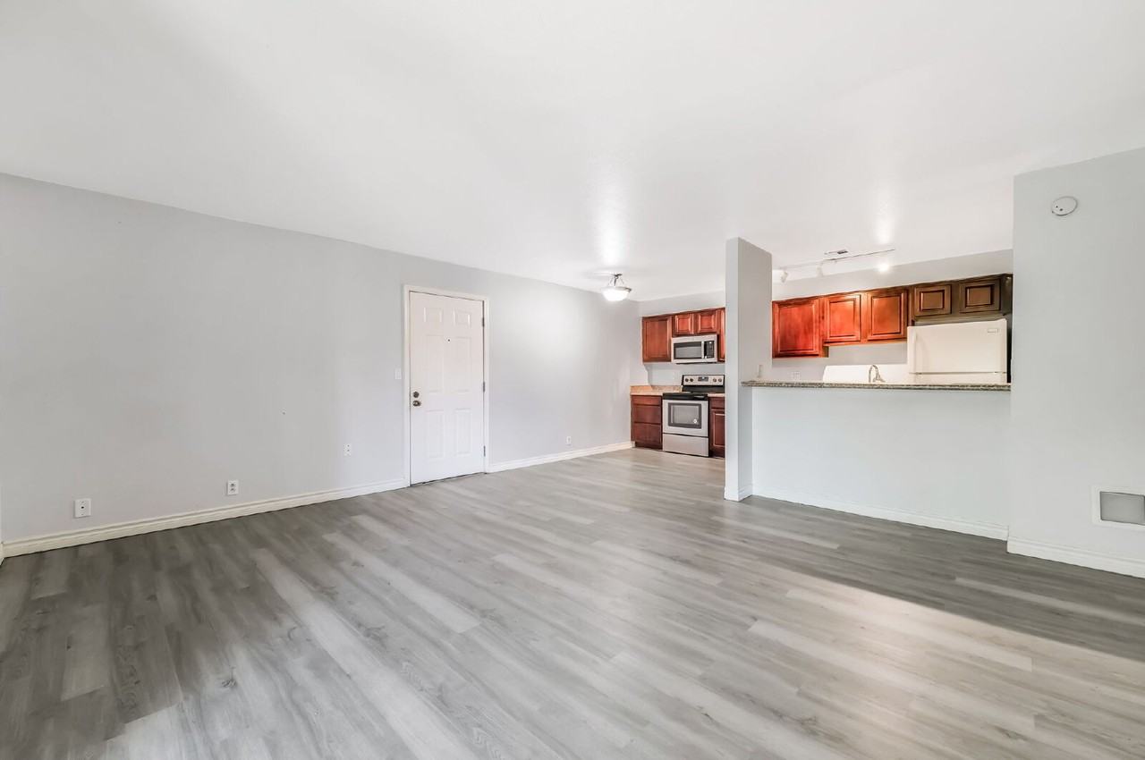 5001 River Glen Dr - Photo 7 of 31