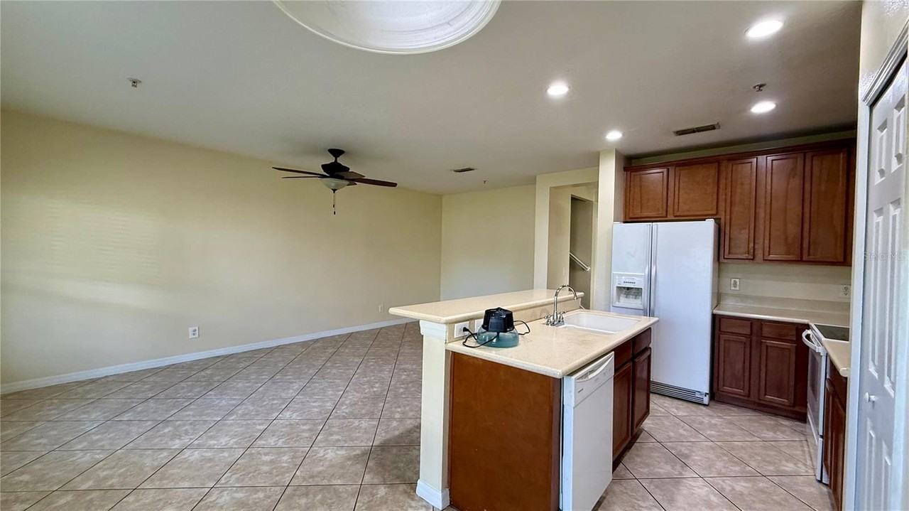 2079 Cypress Bay Blvd - Photo 6 of 20