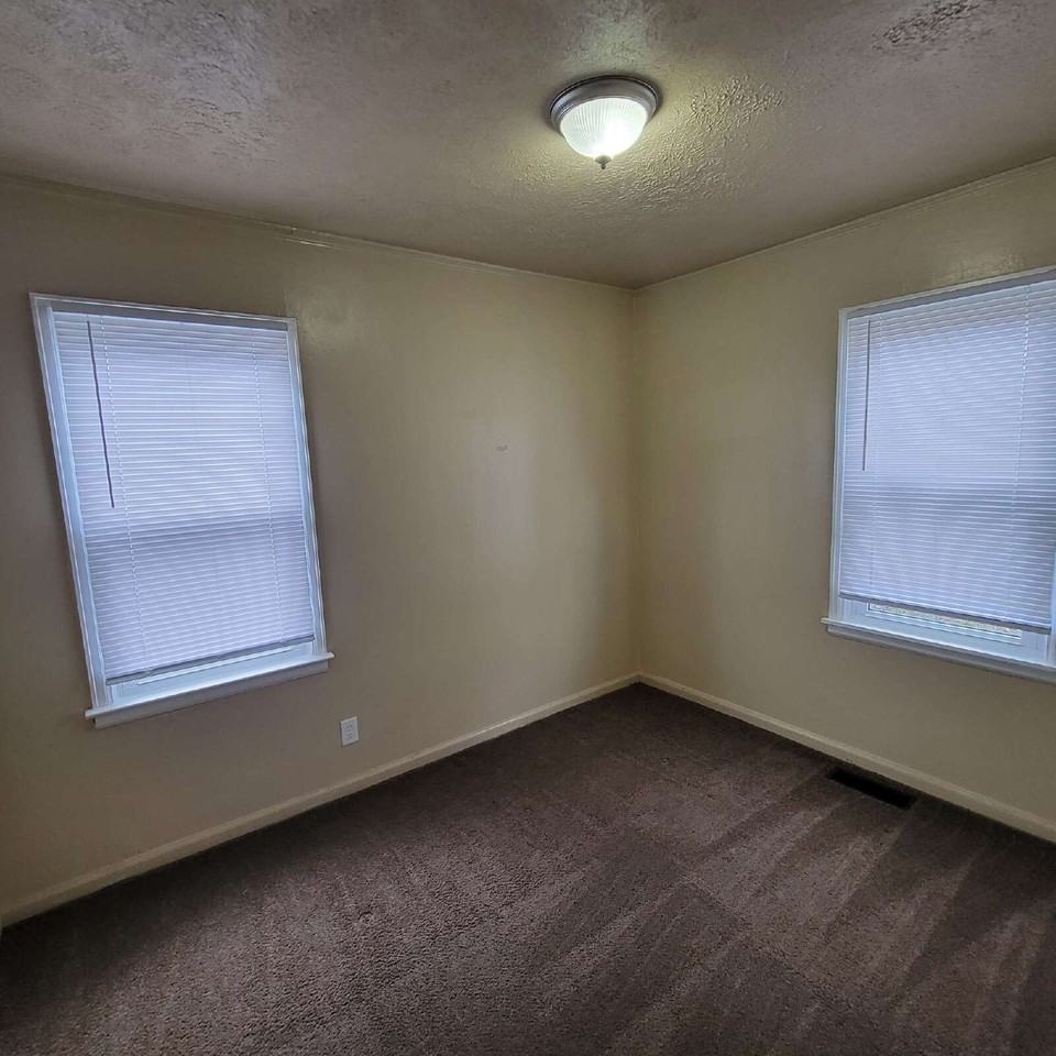 520 S Arlington Ave - Photo 3 of 5