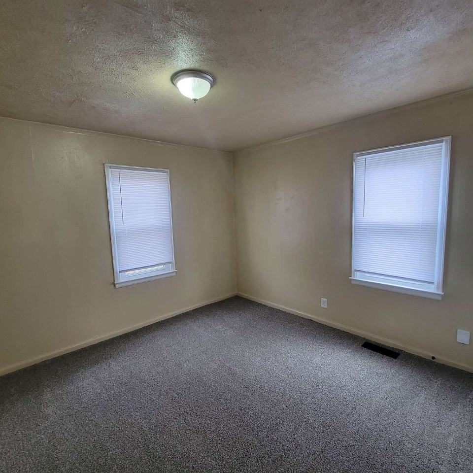 520 S Arlington Ave - Photo 4 of 5