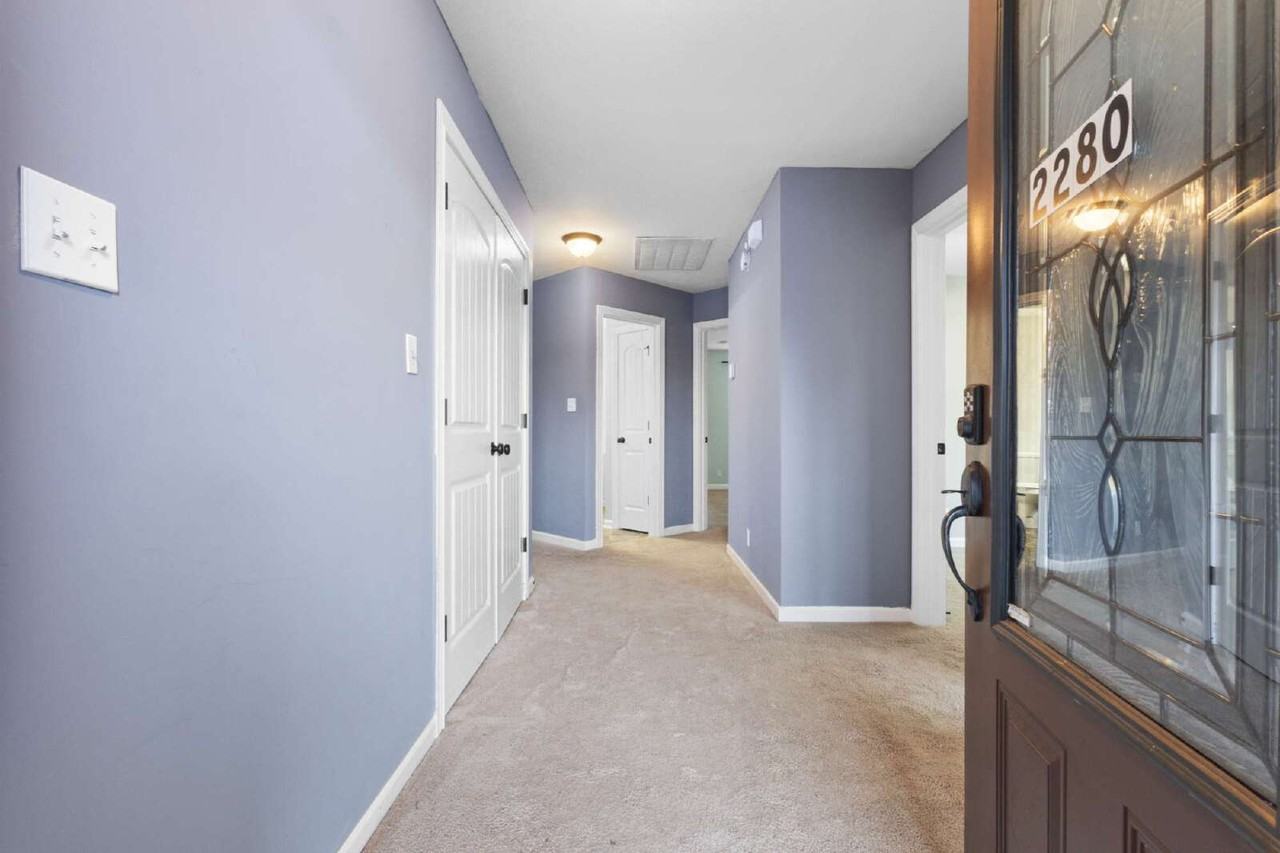 2280 Killington Dr - Photo 3 of 33