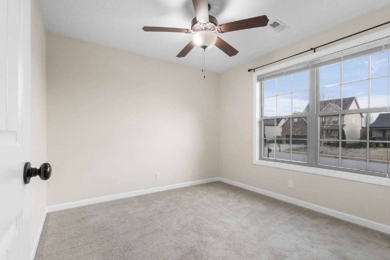 2280 Killington Dr - Photo 4 of 33