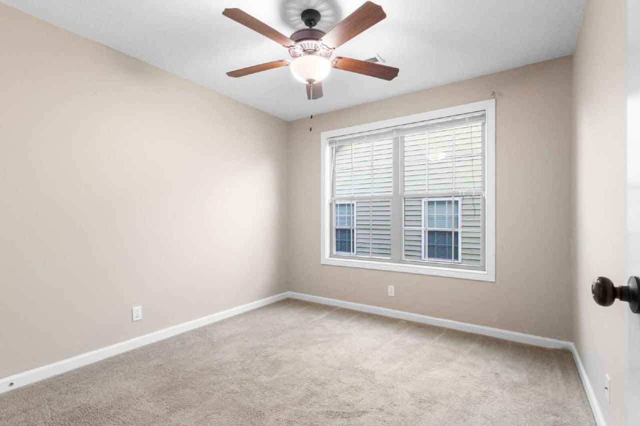 2280 Killington Dr - Photo 6 of 33