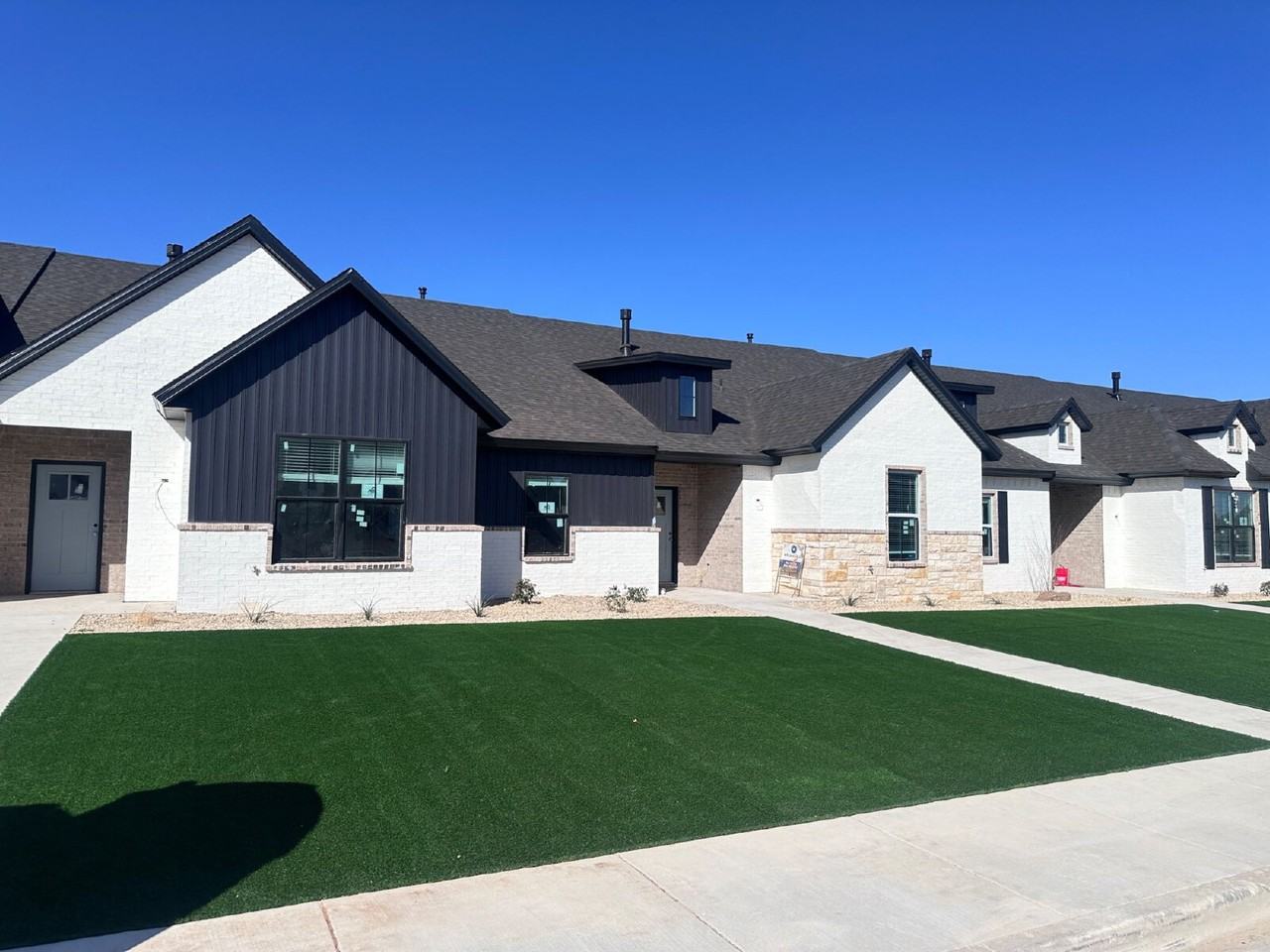 10916 Albany Ave - Photo 2 of 17