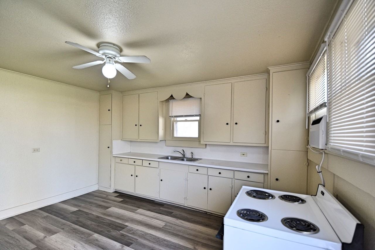 875 Porter St - Photo 2 of 22