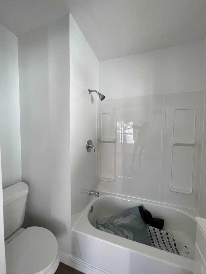 709 E St #1 - Photo 2 of 4