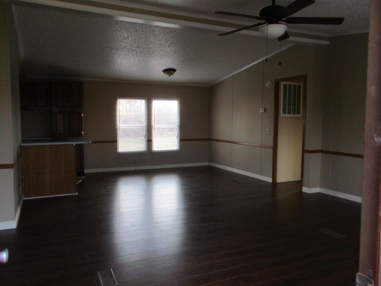 125 Illinois Ave - Photo 2 of 12