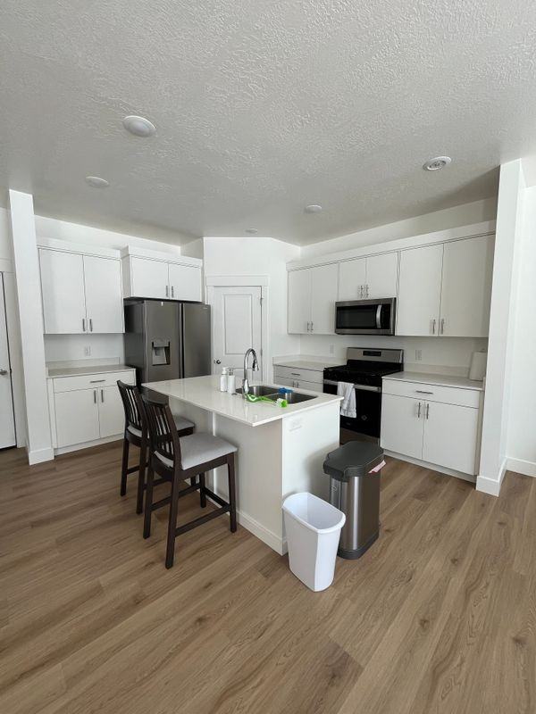 460 W 25 N - Photo 6 of 16